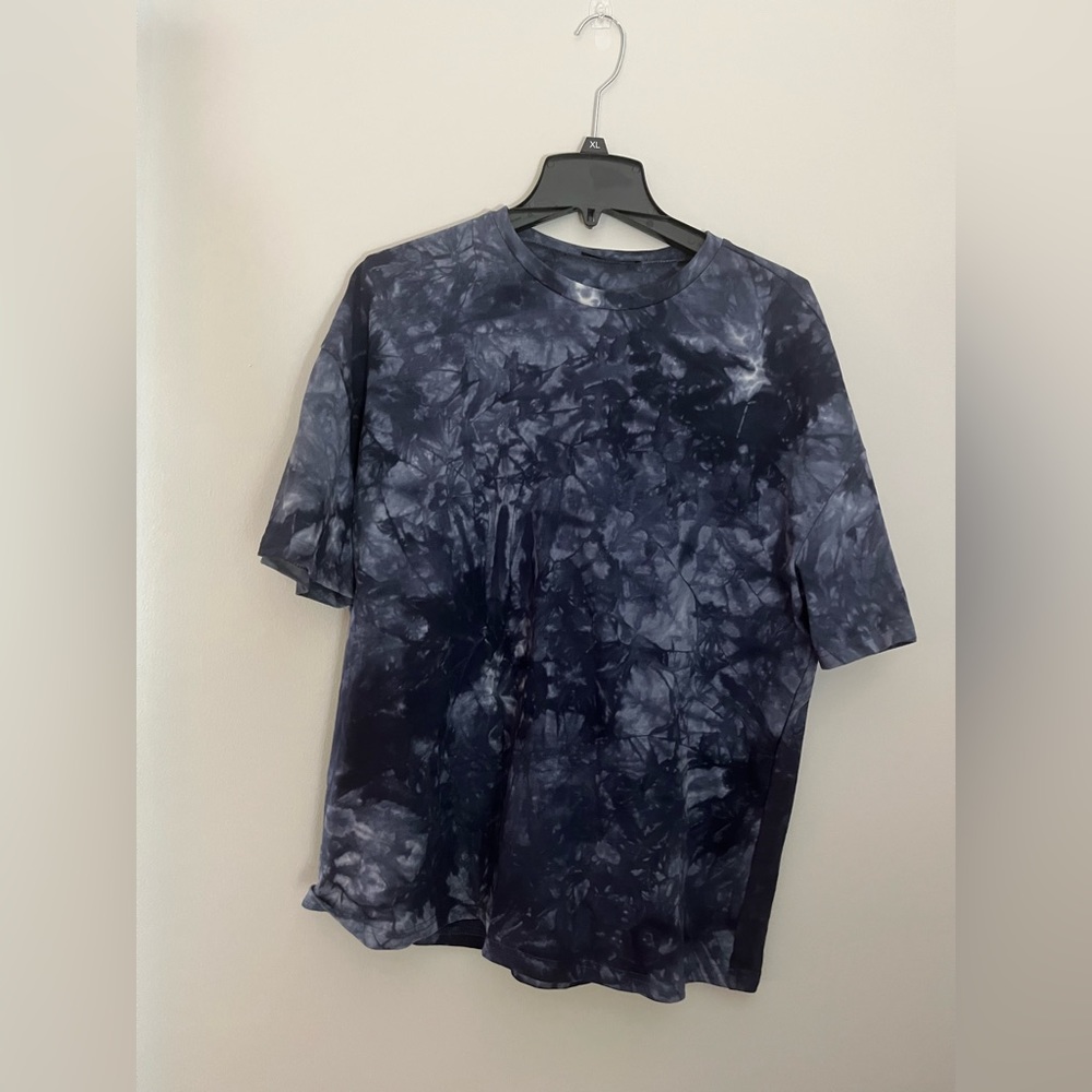 Oversized blue tie-dye tee